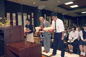 表彰式の様子 表彰式の様子